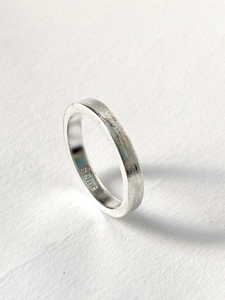 Alliance fil carré texture sablée argent 925 homme - 9 Pensées